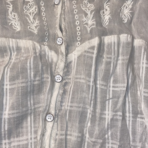 Silver sheer cream colored blouse size S/P - Picture 8 of 15